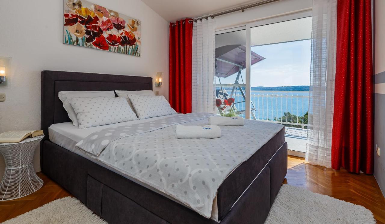 Adriatic Sea View Apartments Трогір Екстер'єр фото