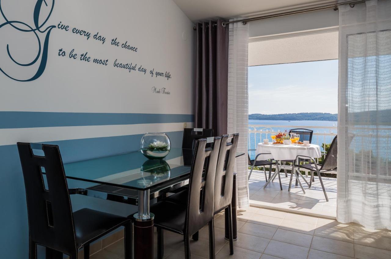 Adriatic Sea View Apartments Трогір Екстер'єр фото