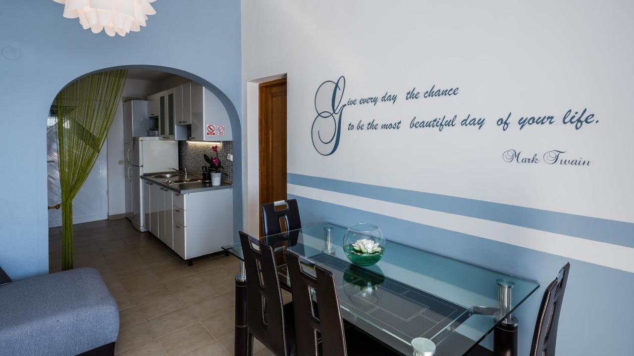 Adriatic Sea View Apartments Трогір Екстер'єр фото