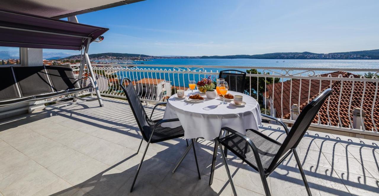 Adriatic Sea View Apartments Трогір Екстер'єр фото