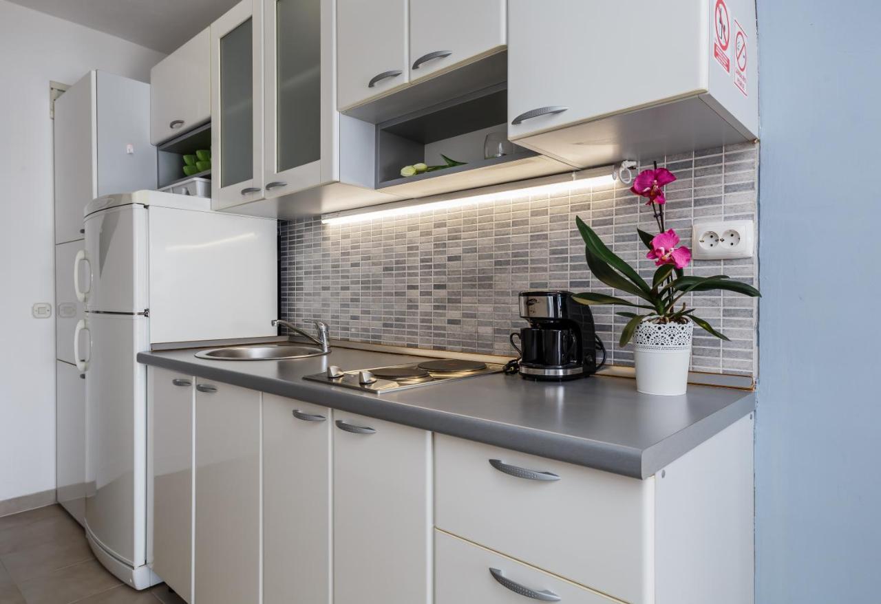 Adriatic Sea View Apartments Трогір Екстер'єр фото