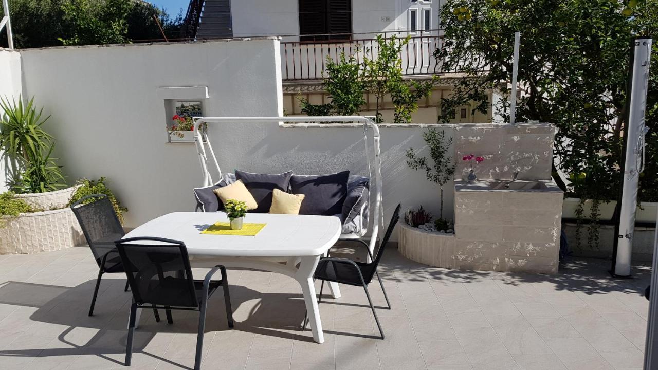Adriatic Sea View Apartments Трогір Екстер'єр фото