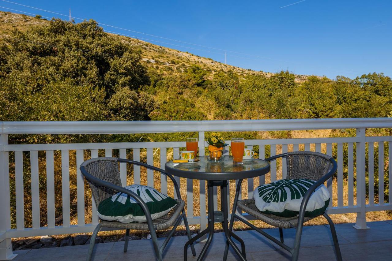 Adriatic Sea View Apartments Трогір Екстер'єр фото