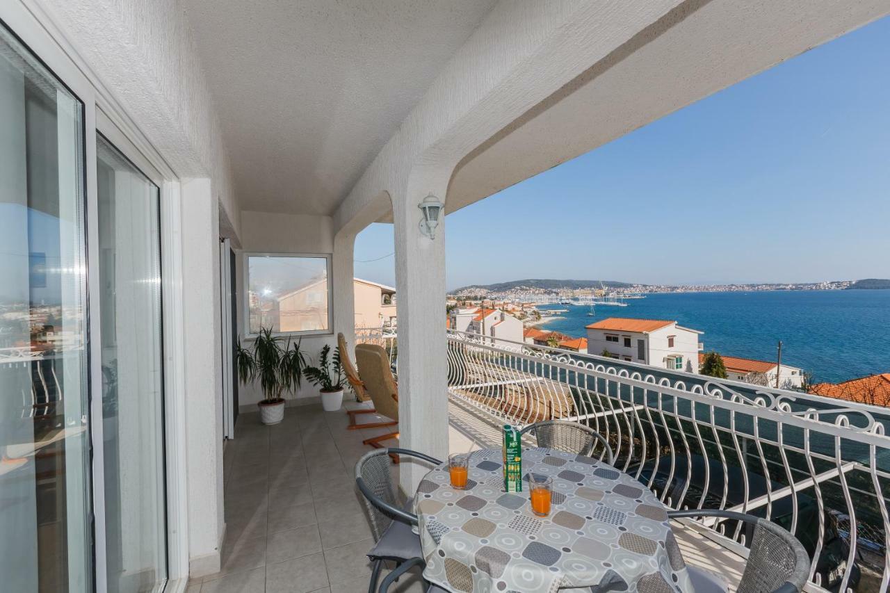 Adriatic Sea View Apartments Трогір Екстер'єр фото