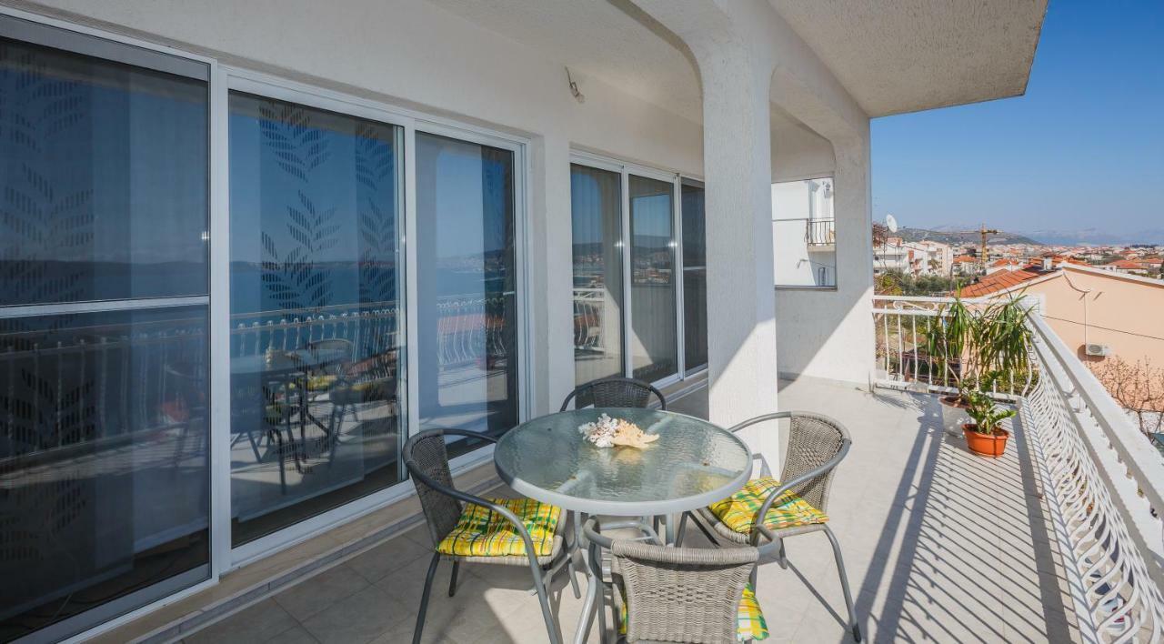 Adriatic Sea View Apartments Трогір Екстер'єр фото