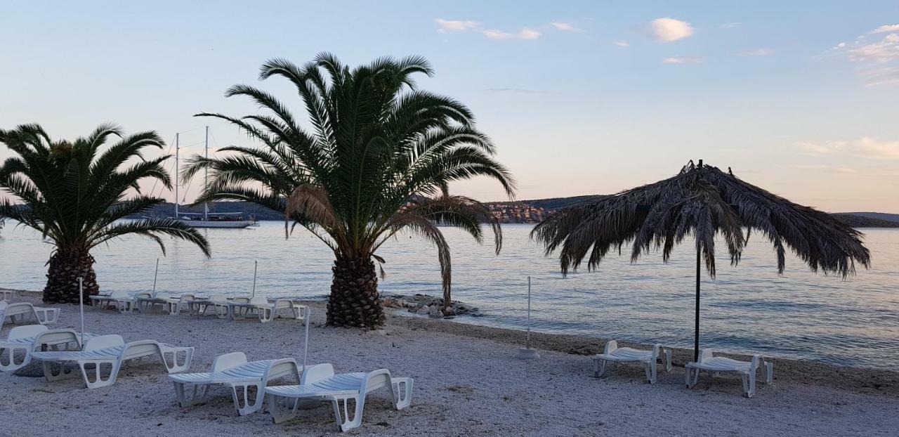 Adriatic Sea View Apartments Трогір Екстер'єр фото