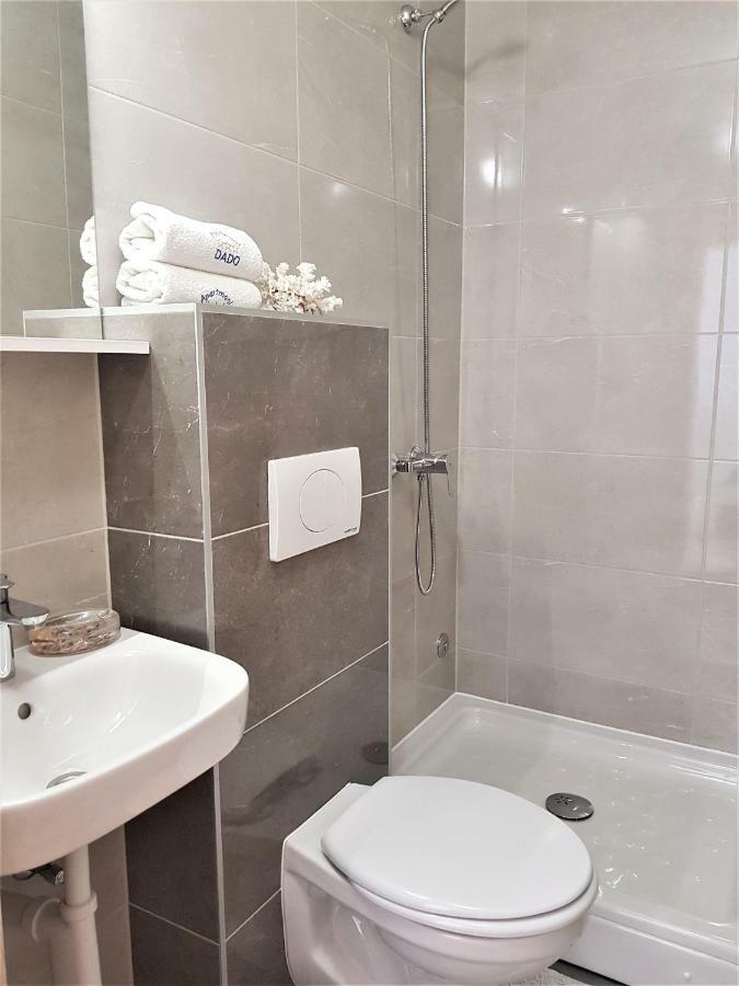 Adriatic Sea View Apartments Трогір Екстер'єр фото