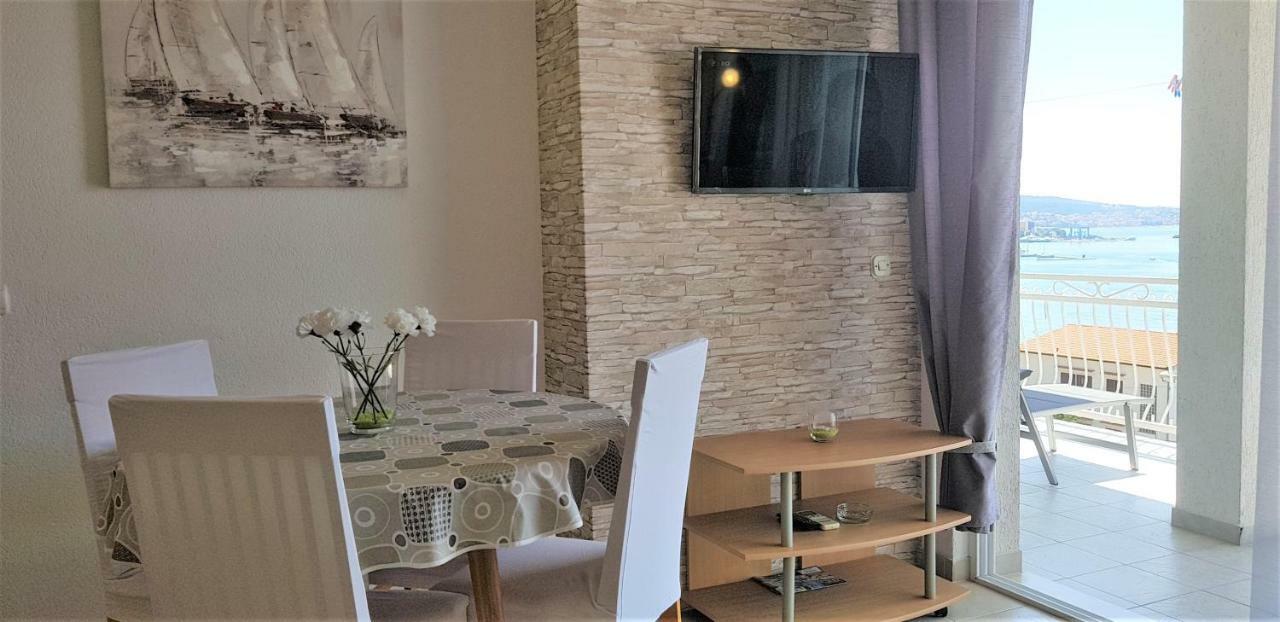 Adriatic Sea View Apartments Трогір Екстер'єр фото